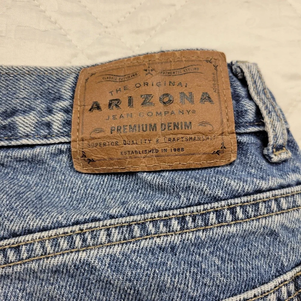 Arizona relaxed blue jean shorts size 34